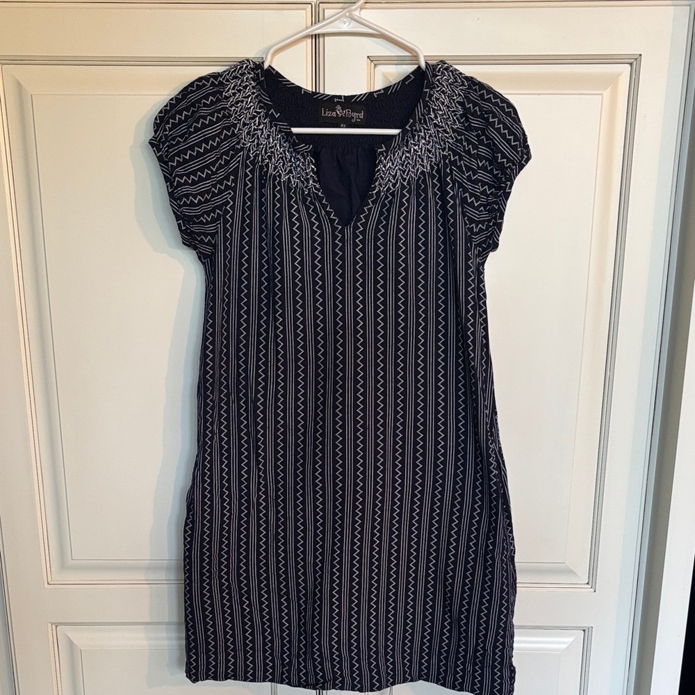Liza Byrd XS. Knit dress with mocking and pockets.